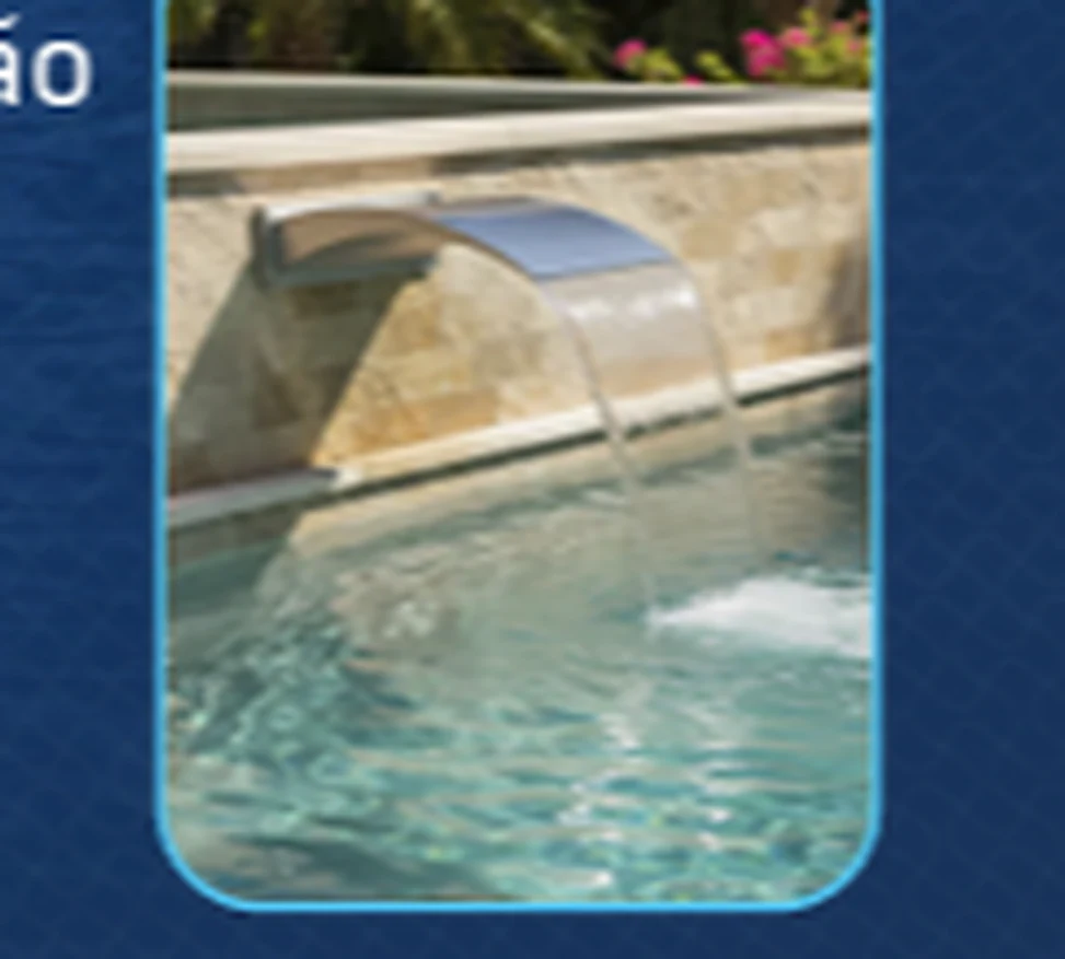 Iluminação em LED e cascata inox para piscina